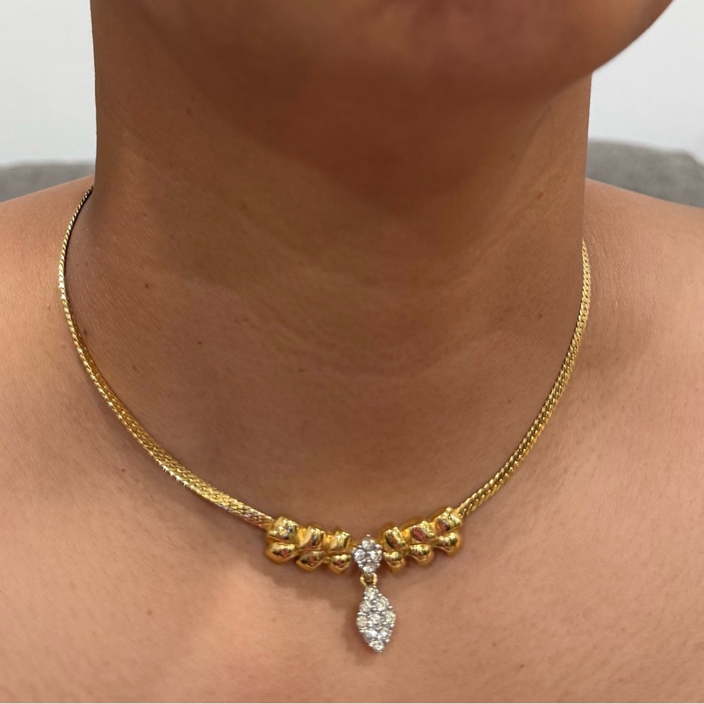 Nina Ricci Elegant Choker Necklace with Sparkling Pendant